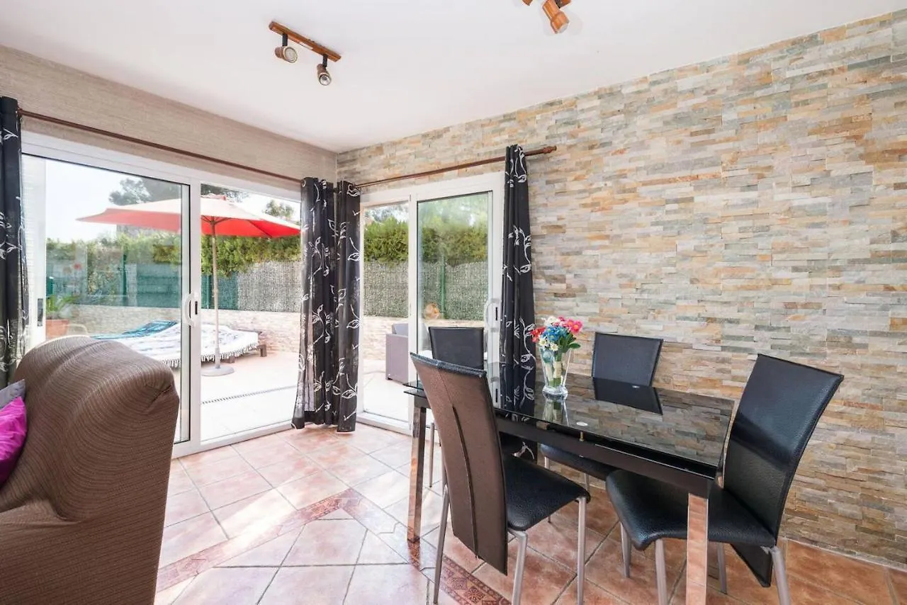 Holiday home Puerto Alcudia Villa: Poolside Retreat Near Beach Port de Alcudia